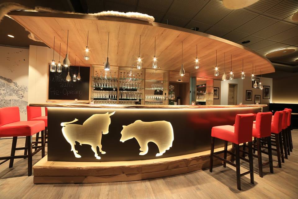 Bullen und Bären Restaurant  Bar urbi et orbi concrete lamps 2