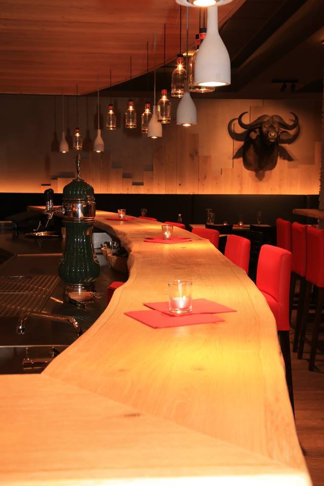 Bullen und Bären Restaurant  Bar urbi et orbi concrete lamps 7