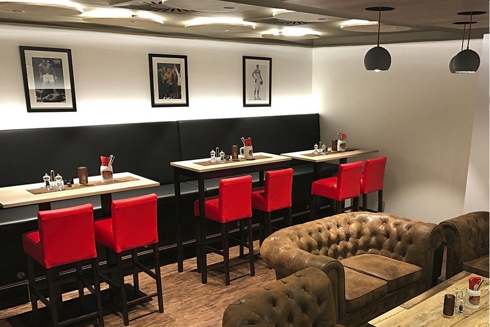 Bullen und Bären Restaurant  Bar urbi et orbi concrete lamps 8