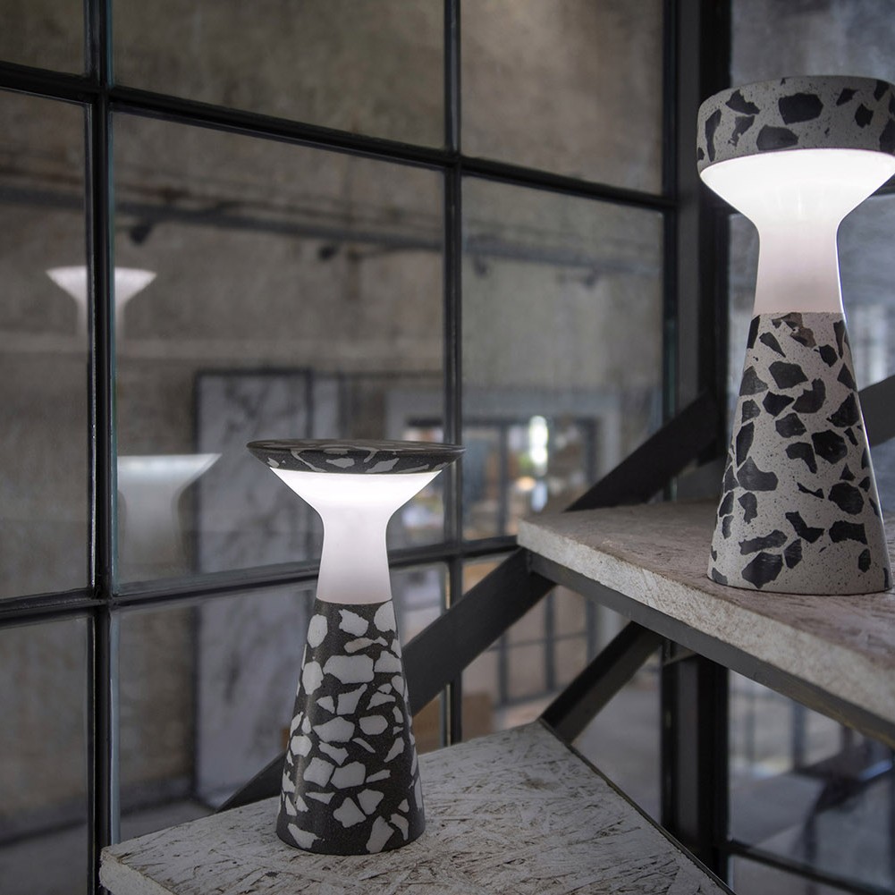 LucerA Y black and P white terrazzo Lampada de la batteria da tavolo Urbi et Orbi design by Sotiris Lazou design studio