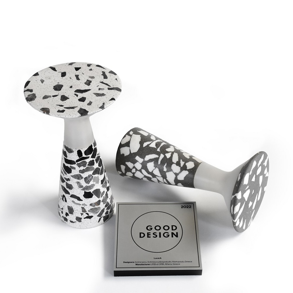 Lucera Award with product caption2