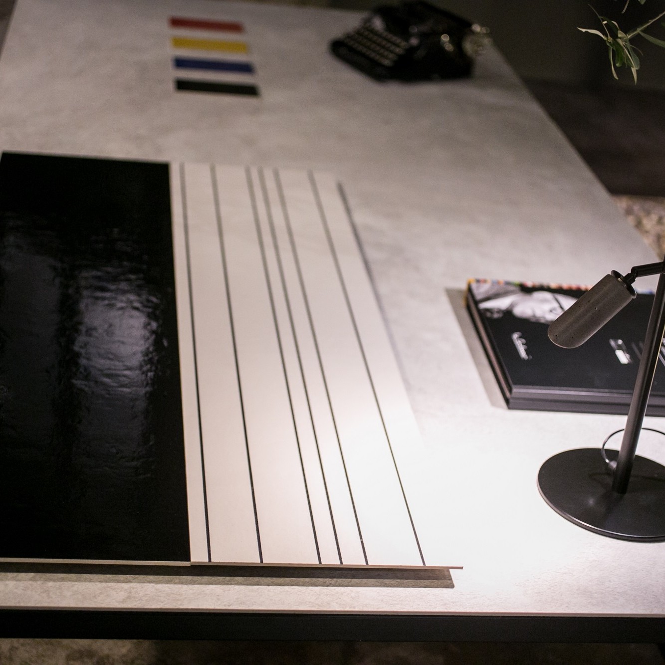 MACEO T cement table light