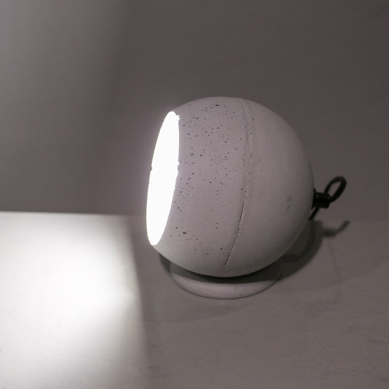 SUPERFLY T Lampe de table en béton