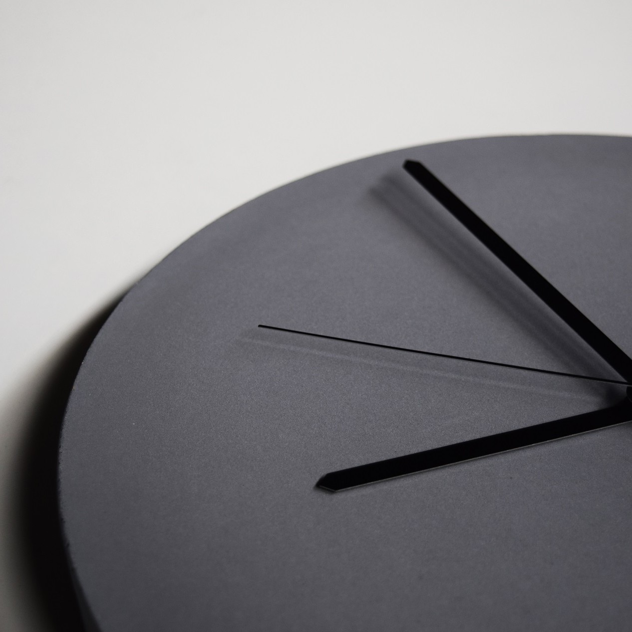 TEMPUS concrete wall clock dark  Grey