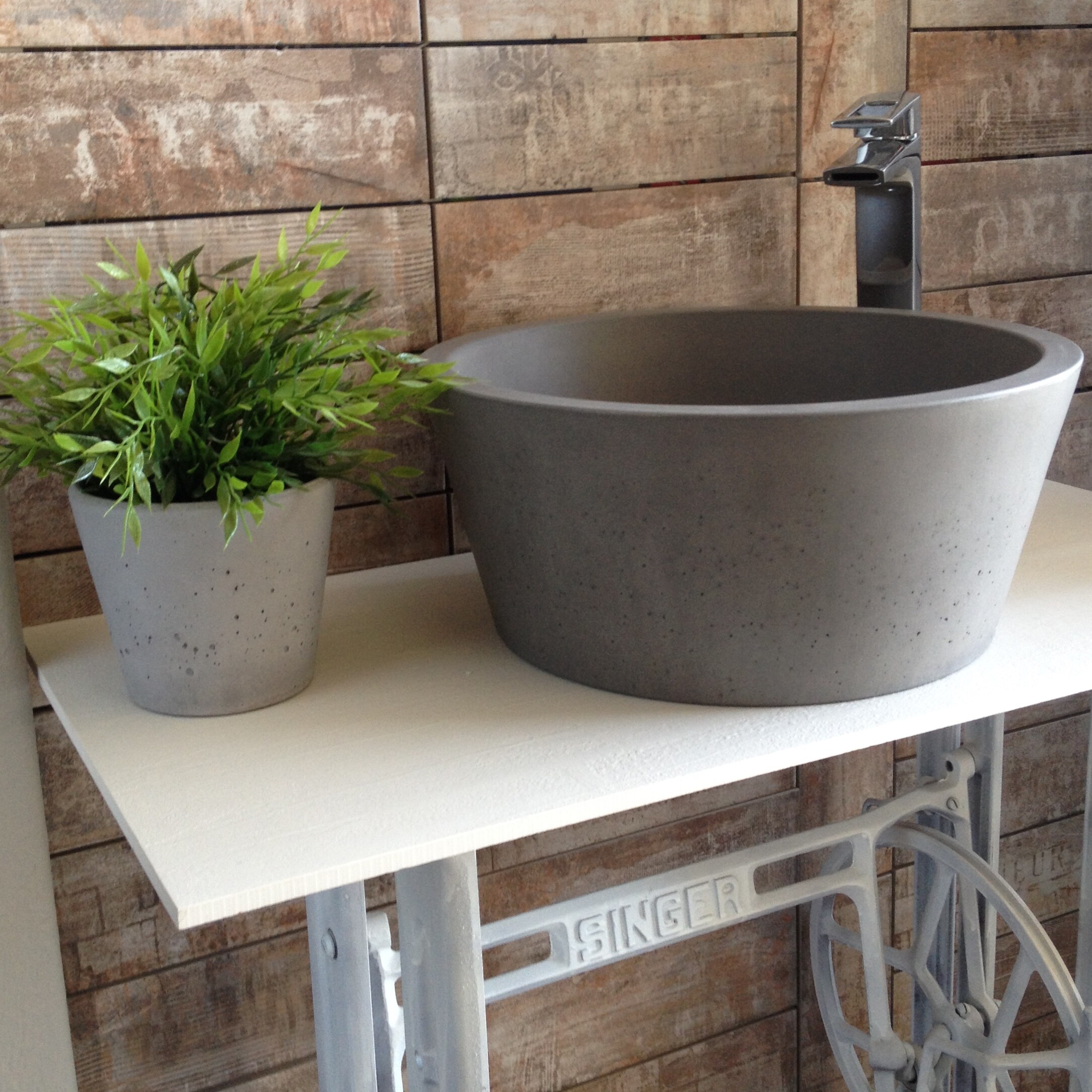 Waschbecken  aus  Beton circum3817