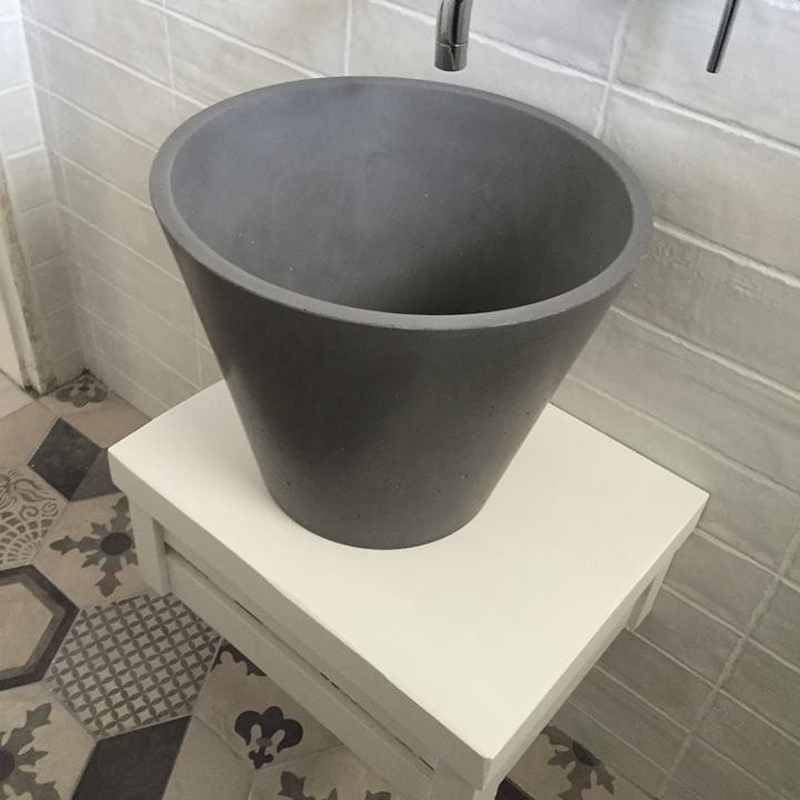 Waschbecken  aus  Beton circum3831