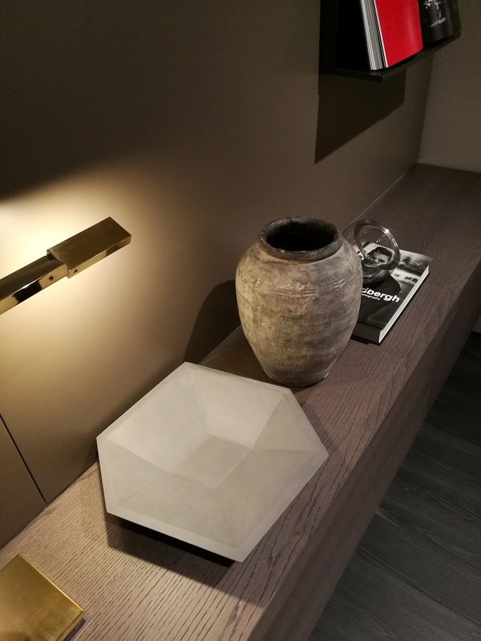 cubeplate by urbi et orbi design by valentino marengo at MolteniC booth salone 2018 