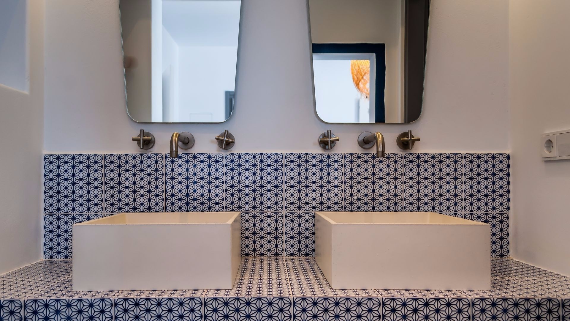 project Milos Breeze by vois architects urbi et orbi concrete washbasins banner