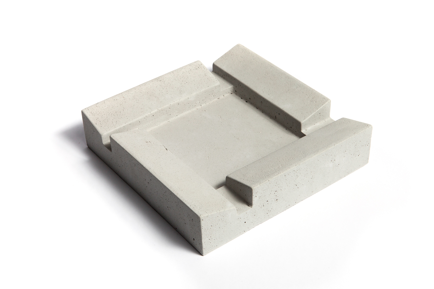 Fumi cement ashtray by urbi et orbi