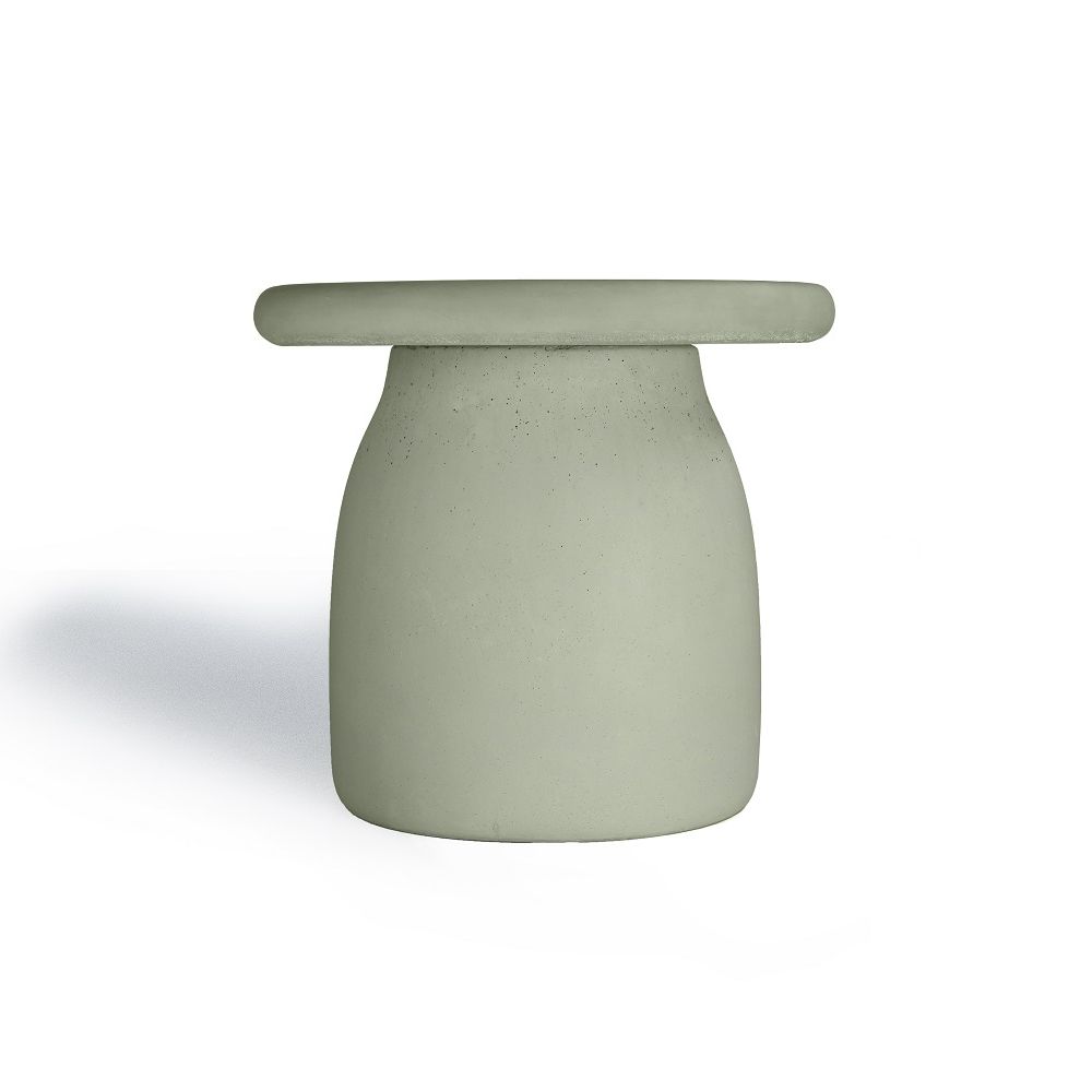 Sundtan cement side table made by Urbi et Orbi hak web res