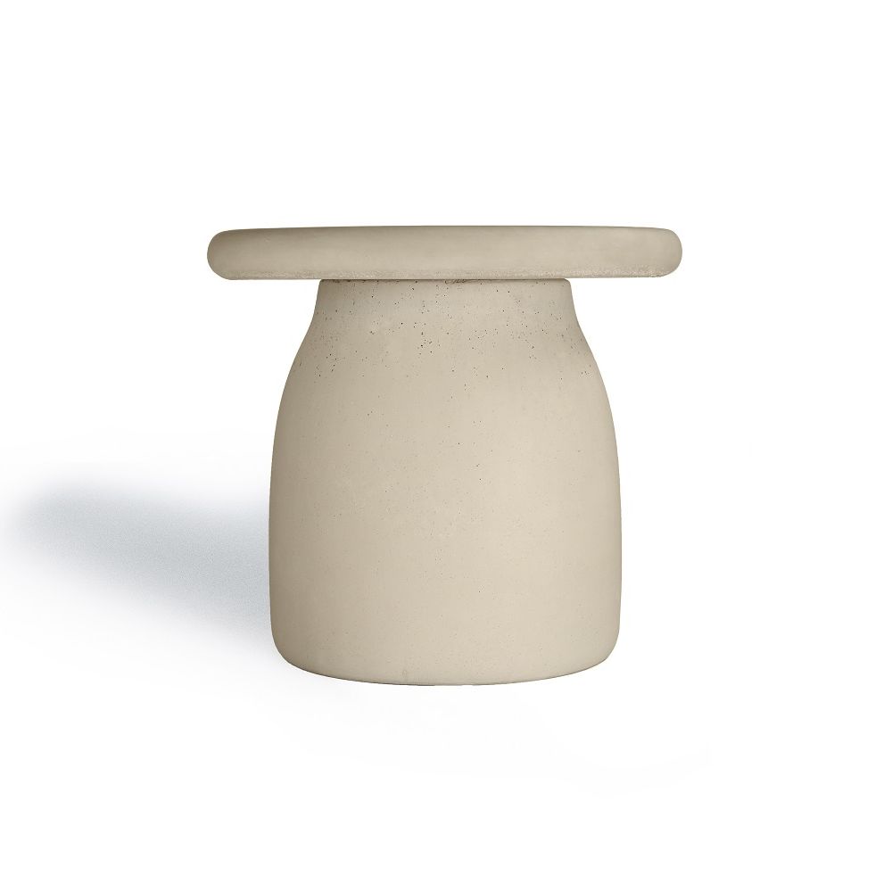 Sundtan concrete side table made by Urbi et Orbi beige web res
