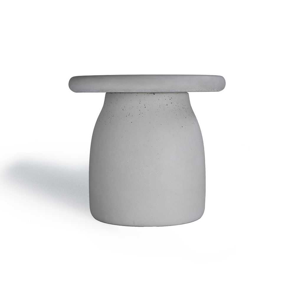 Sundtan concrete side table made by Urbi et Orbi dark grey