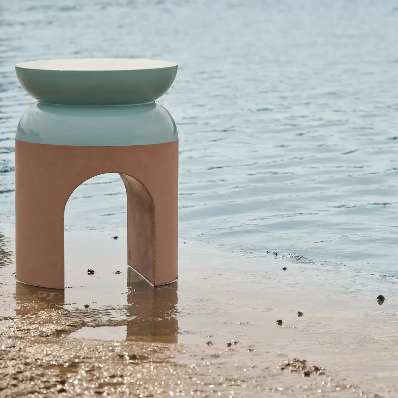 Kamara concrete Runder Couchtisch design by sotirislazou designstudio urbi et orbi low